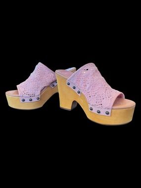 NWOT Dingo Pink Crafty Crochet Platform Mule/Clogs
